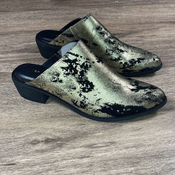 Very Volatile Women's 6 Moonstruck Mules Booties Gold Black Slip On NEW - Picture 2 of 8